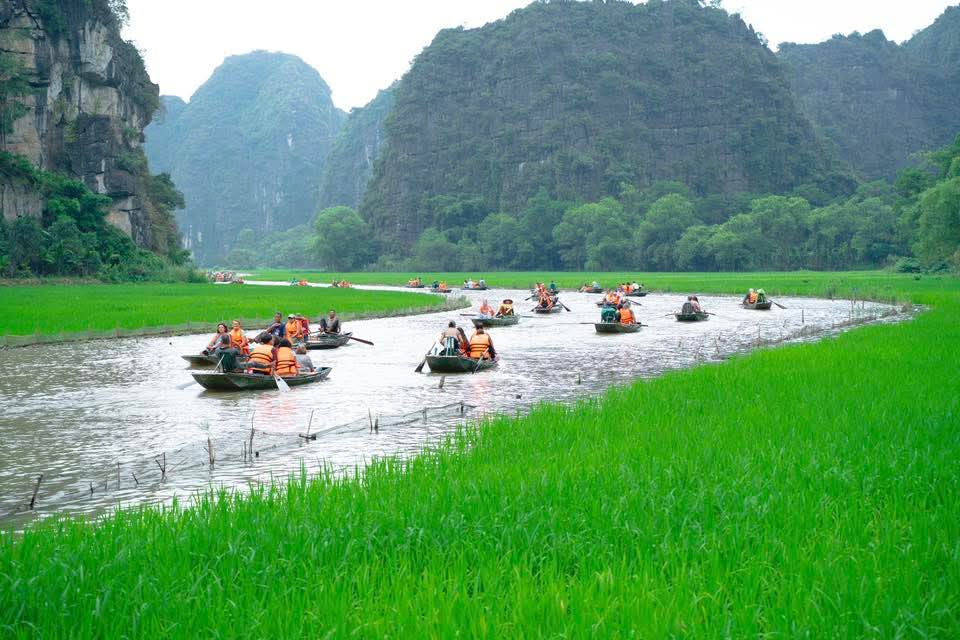 Trang An boat tour Ninh Binh limestone caves