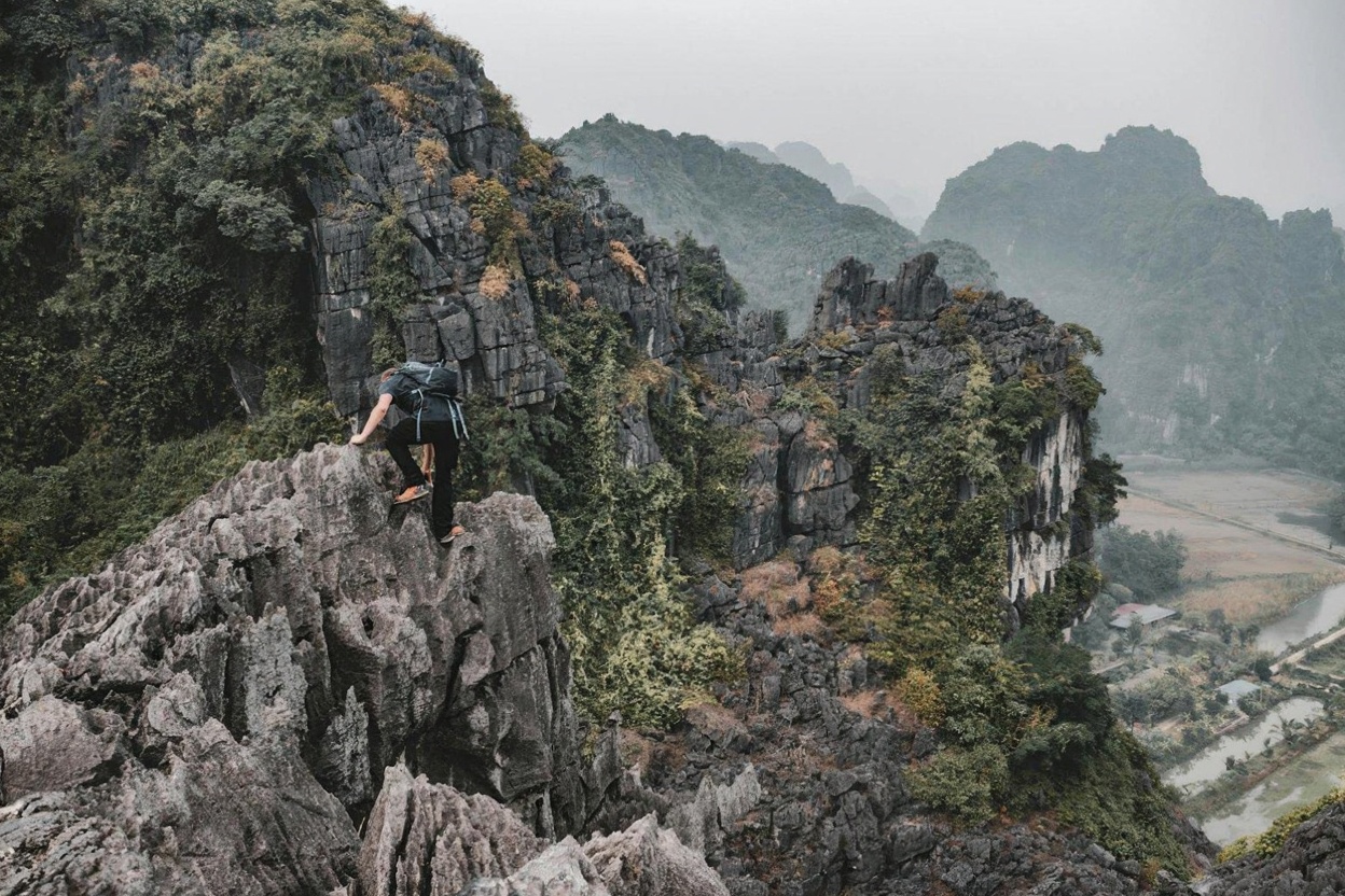 Morning mist over Ba Be National Park — the ridge trail above Pac Ngoi is 45 minutes from the village