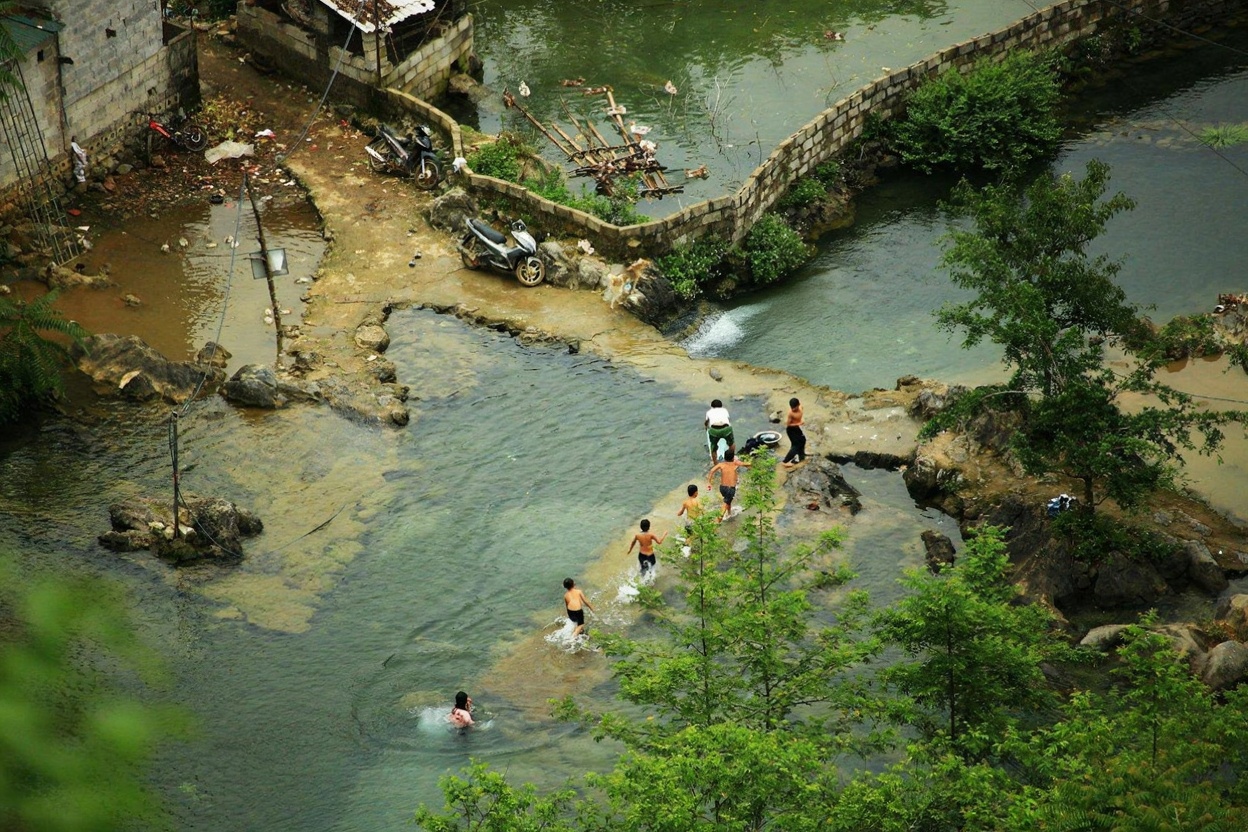 Cao Bang city at dusk — small enough to walk across, functional enough to use as a base