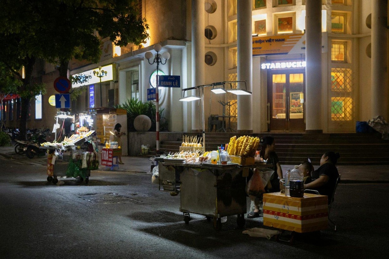 Hàng Đào Street on a Saturday evening — the market runs from Hồ Hoàn Kiếm to Đồng Xuân