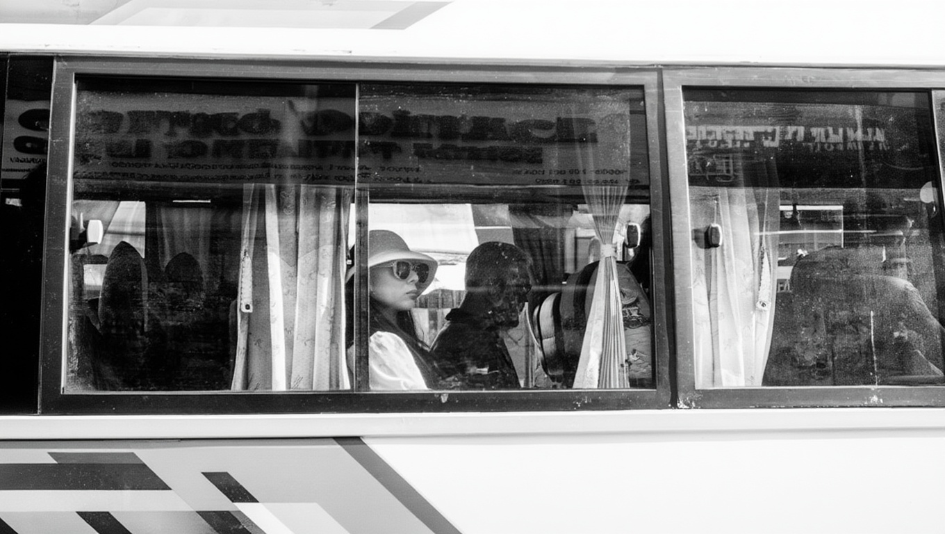 Bus 02 — 30,000 VND, AC, every 20–30 minutes, perfectly functional