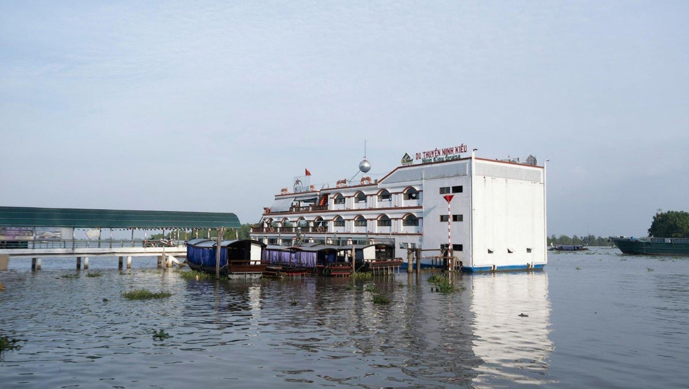 Ninh Kieu wharf at dusk — the gateway into the delta proper