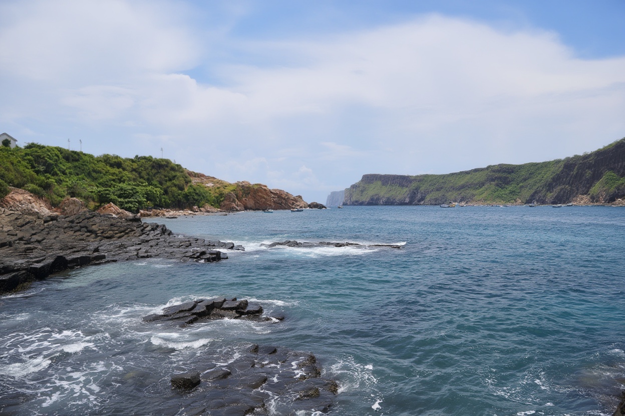 Gành Đá Đĩa — 35,000 basalt hexagons, and no tidy geological explanation for why they look like this