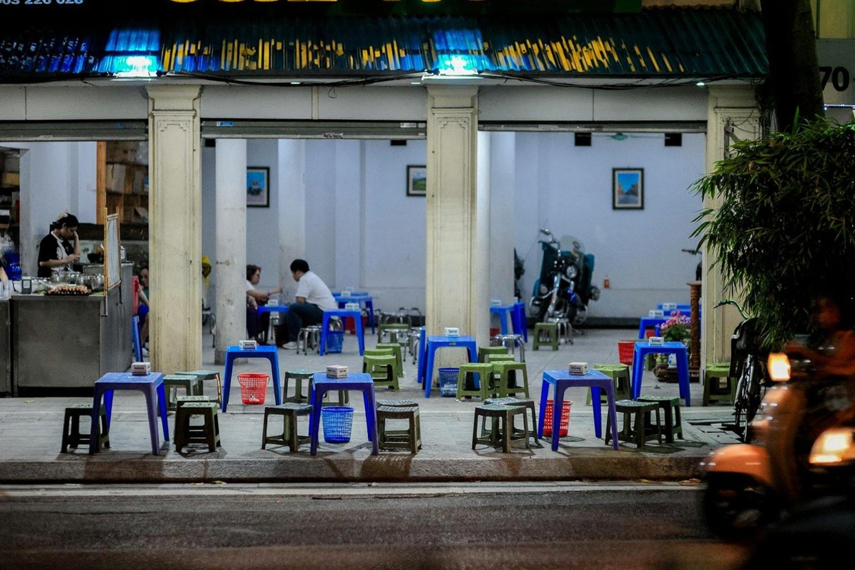 The plastic stool lunch — how most of Quy Nhon's best food gets served