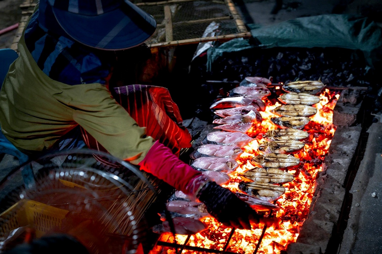 Ngo Van So food street at peak hours — 30 stalls, all of them worth trying