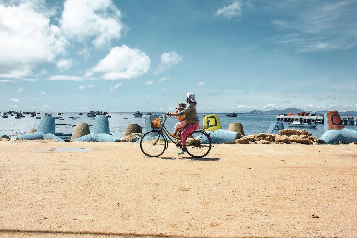February through August — clear skies, warm water, empty beaches by 8am
