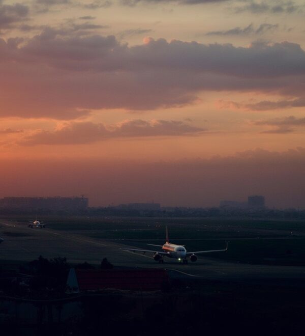 Saigon Airport to City Center: The Complete Guide to Getting Out of Tan Son Nhat Without Getting Scammed