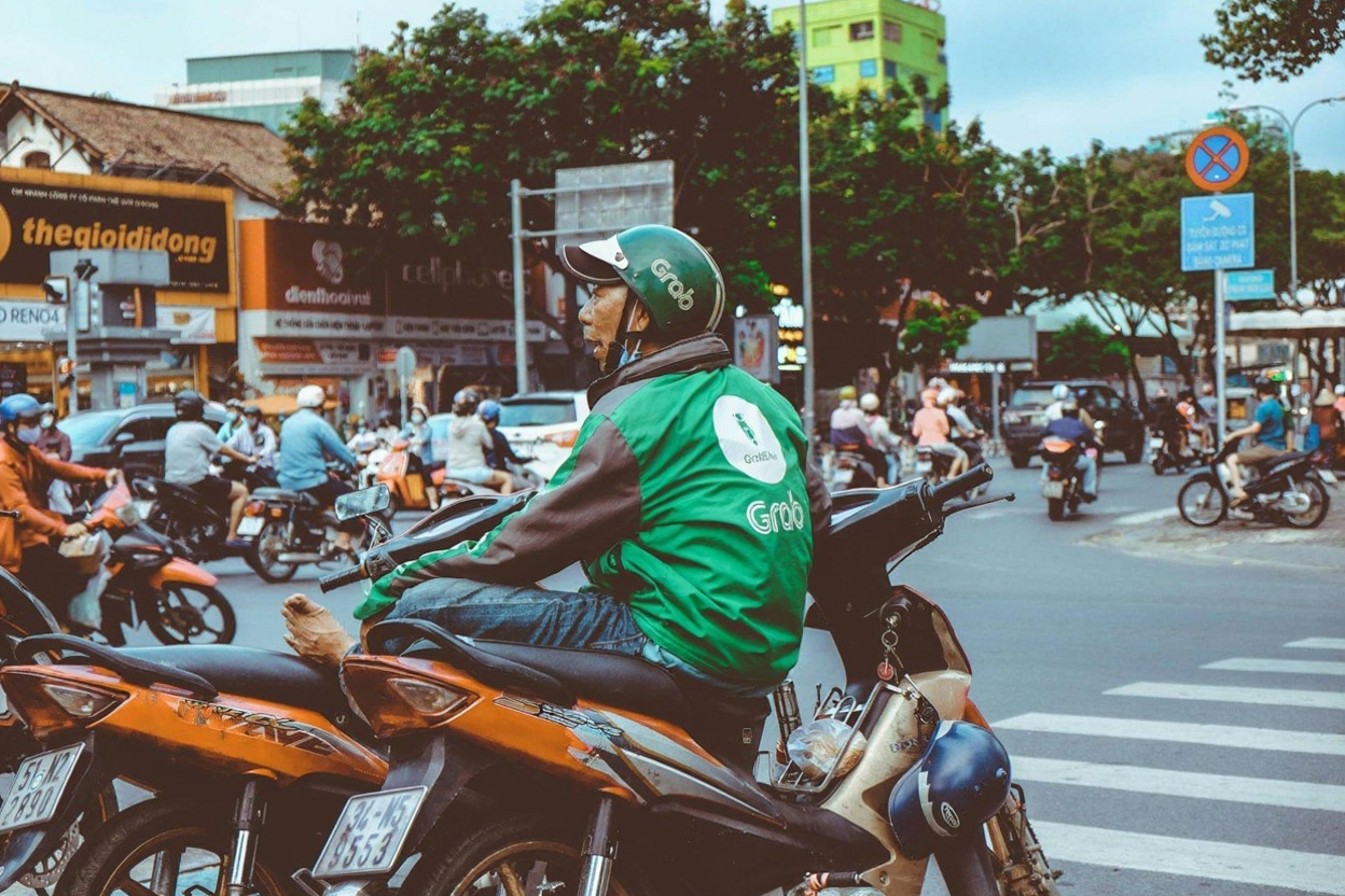 The Technology Car pickup zone — this is where legitimate Grab drivers wait at Tan Son Nhat