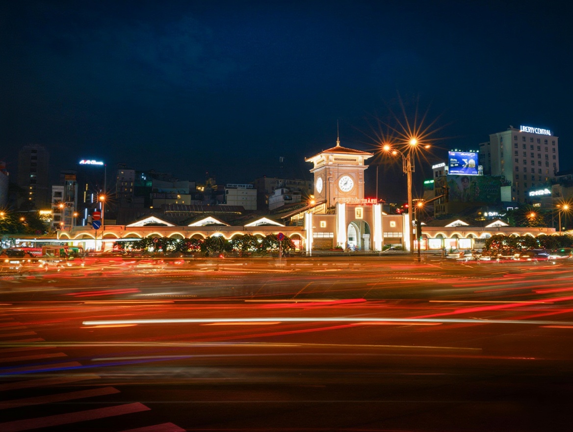 Ben Thanh Market — the D1 landmark that bear-the-bear called 