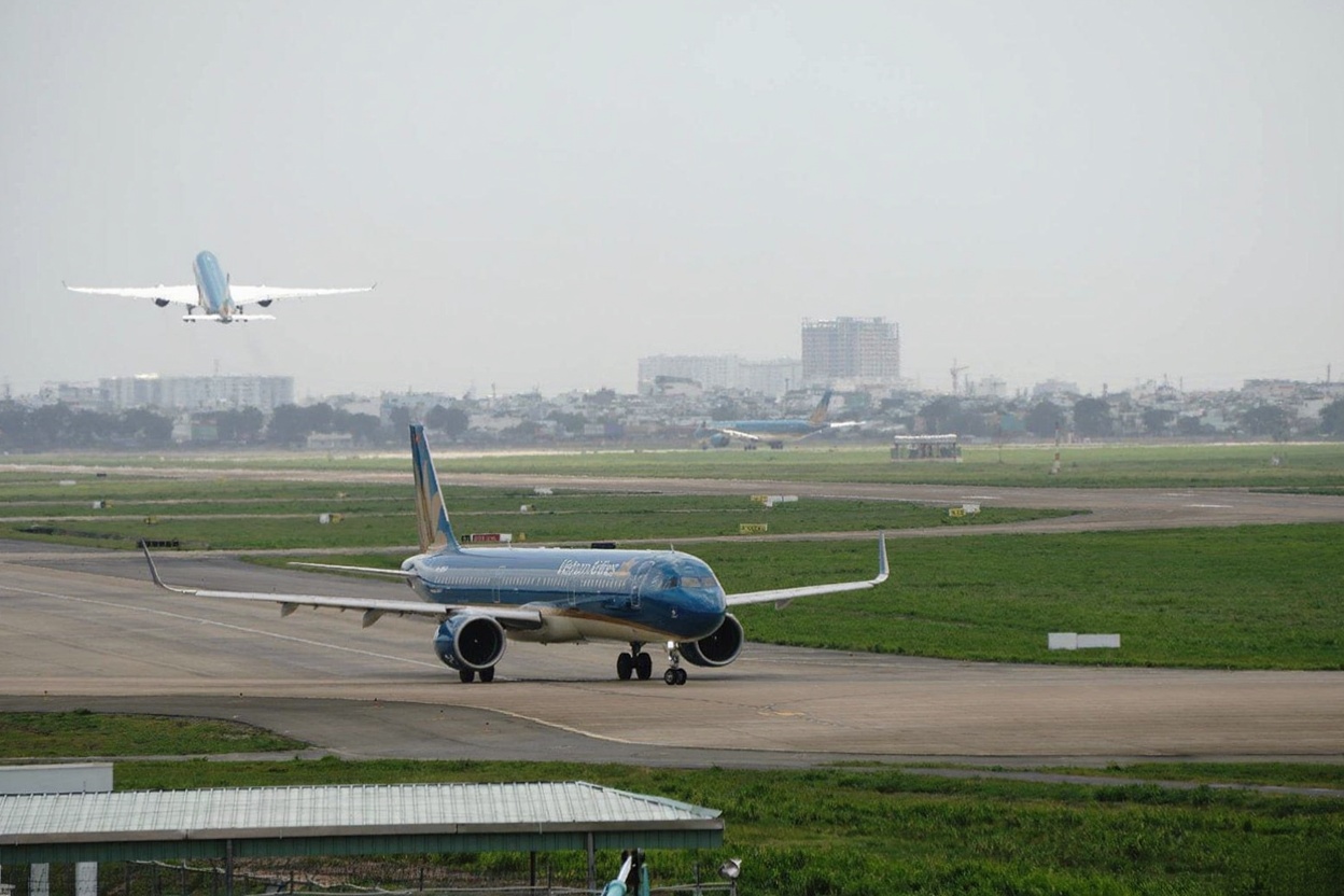 Airport transfers in Vietnam — Grab is faster than negotiating with a taxi queue