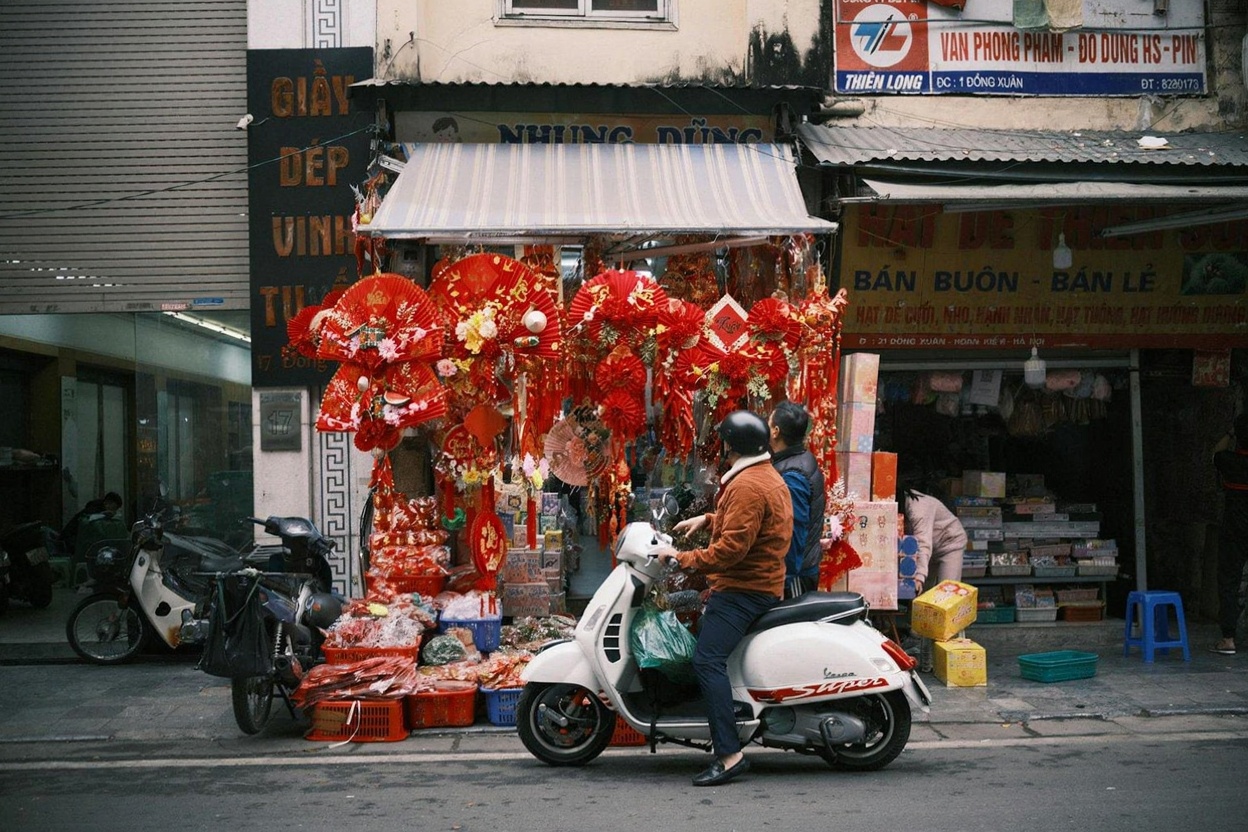 Hanoi in April — the city at its most navigable temperature