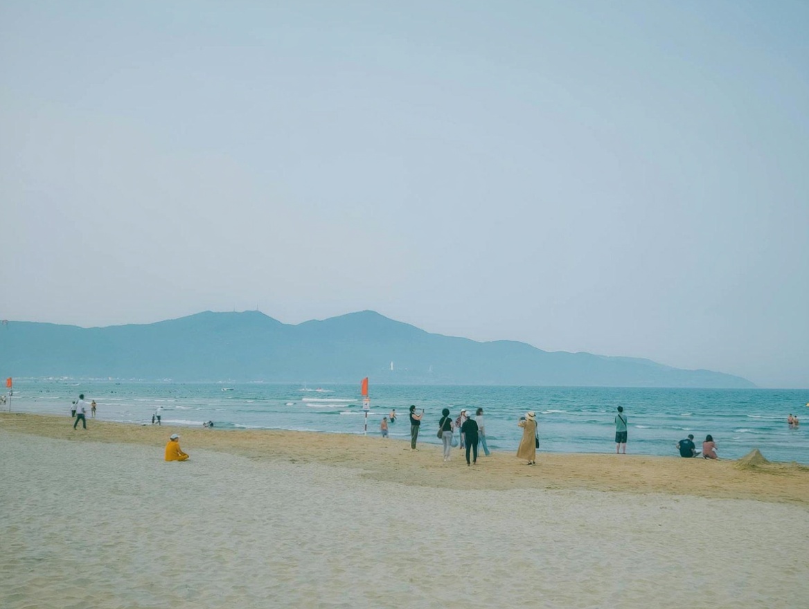 Da Nang's beaches in May — the water is perfect, the crowds are building