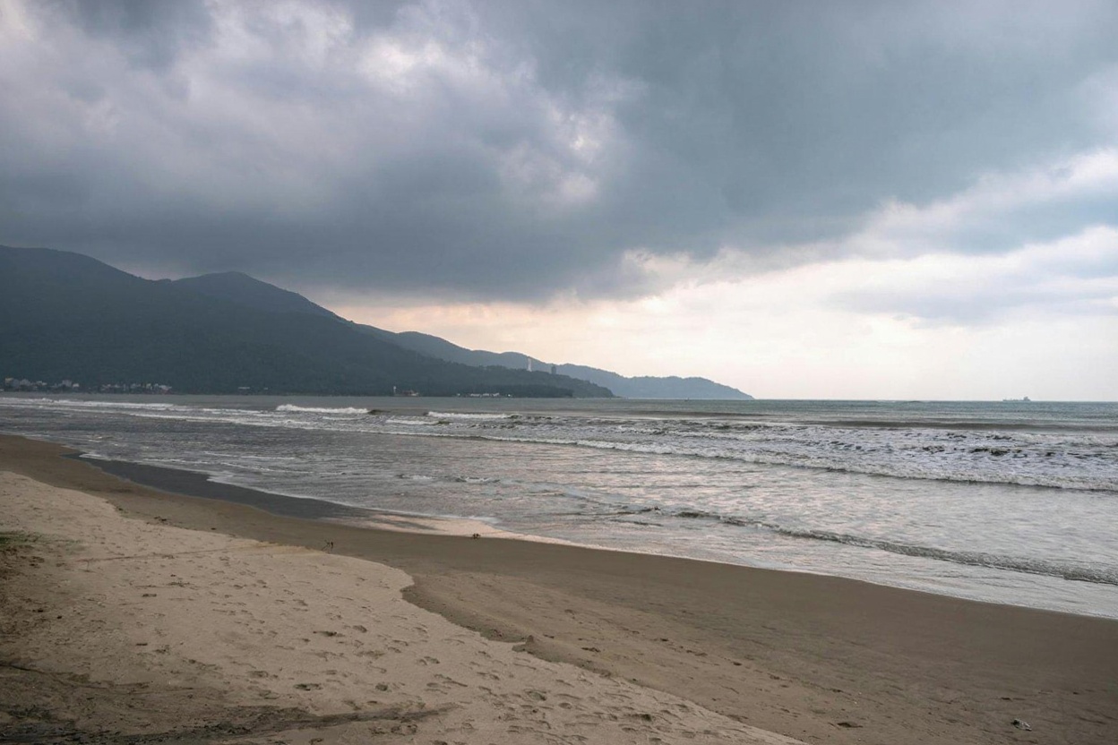 The central coast in September — when the South China Sea reminds everyone who runs this place