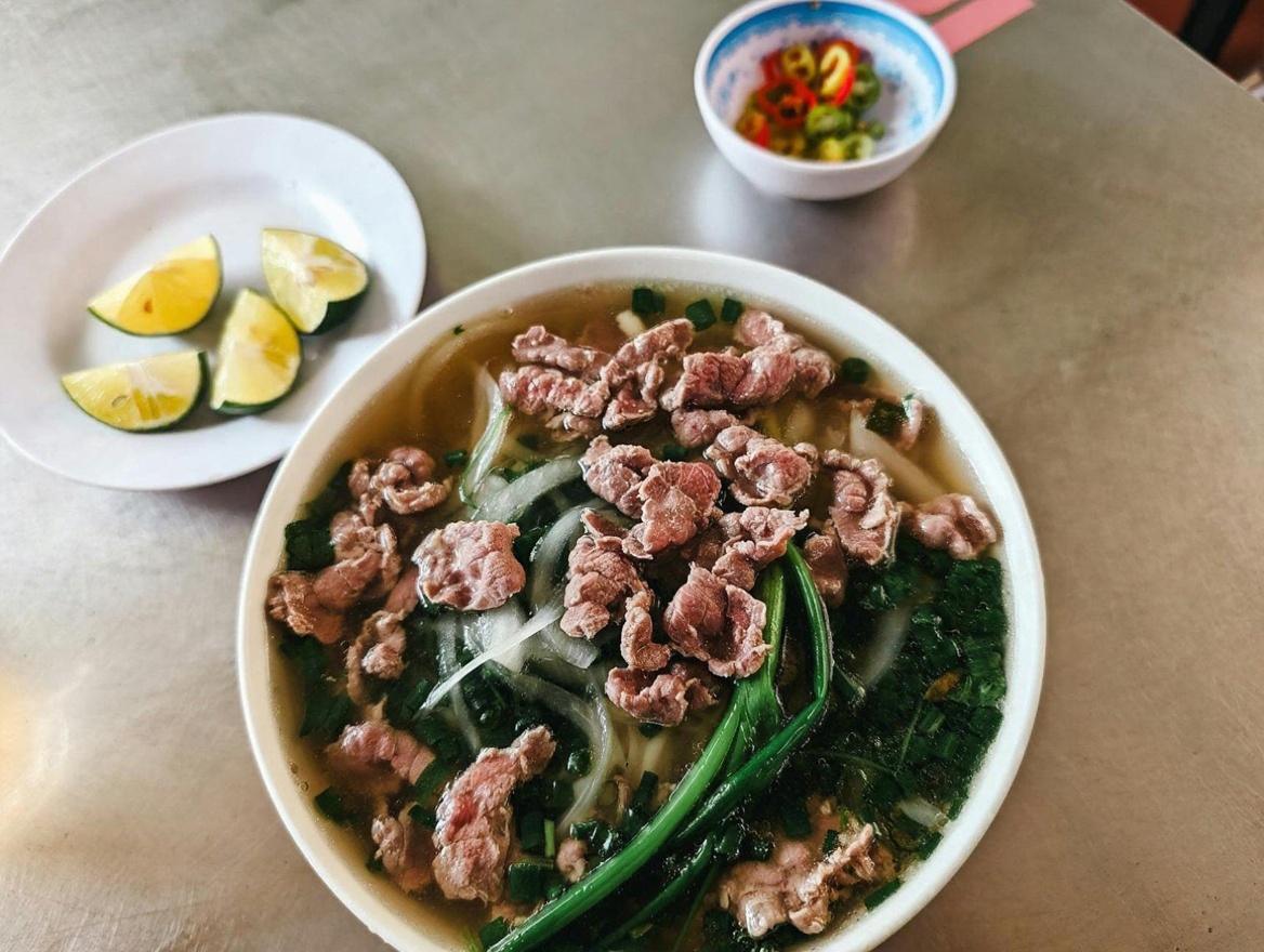 Phở bắc — the northern version is stripped back, and that's the point