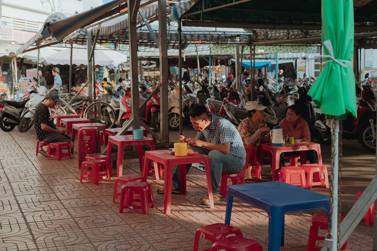 Solo in Vietnam — the plastic stool is your natural habitat
