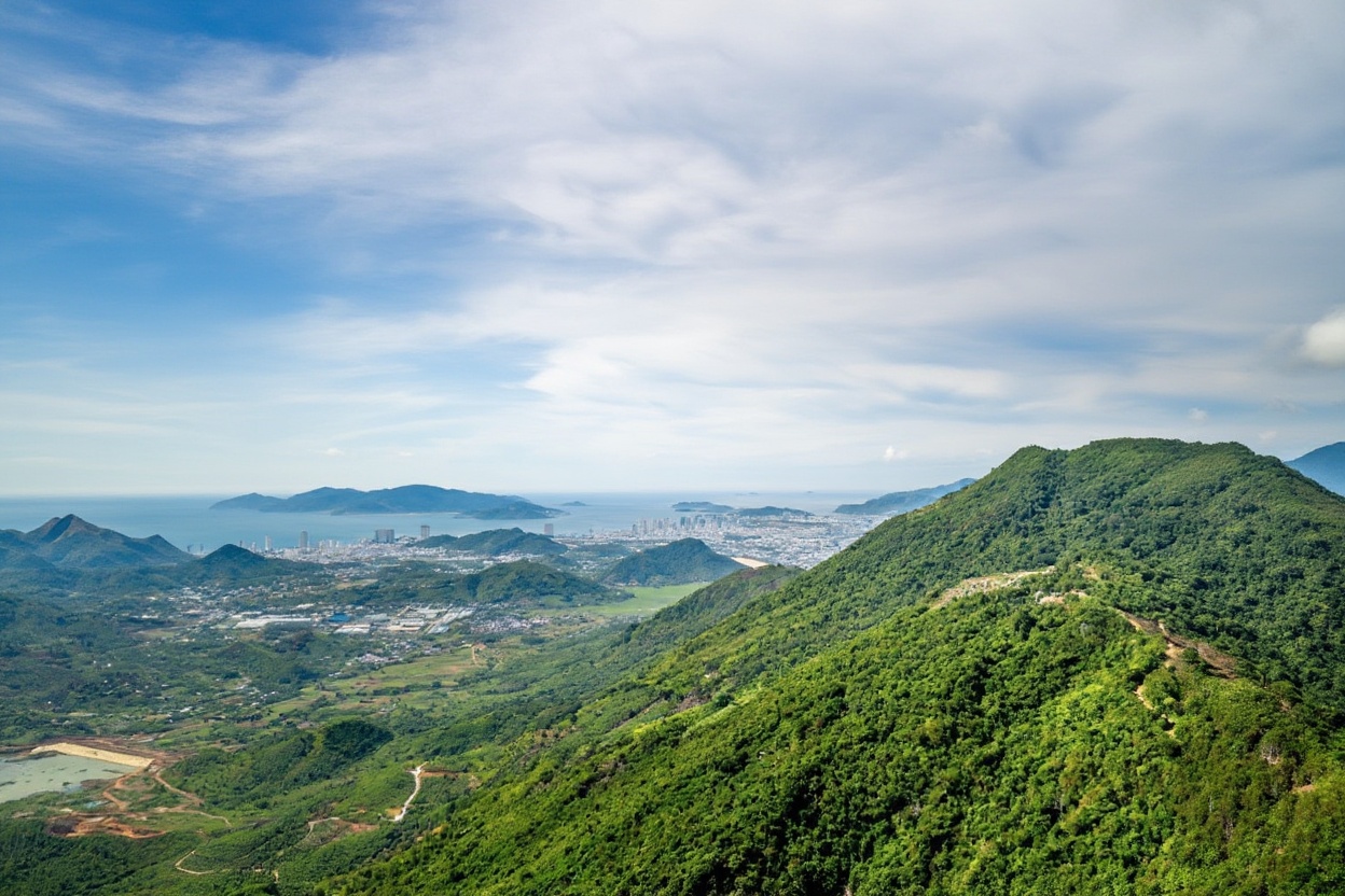 Hai Van Pass by train — arguably the best coastal railway view in Southeast Asia