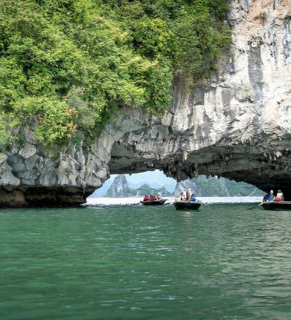Ha Long Bay Kayaking: The Honest Guide to Caves and Lan Ha Bay