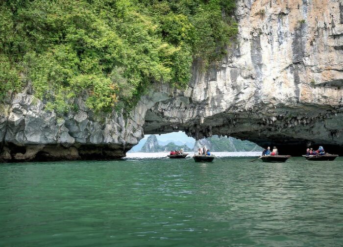 Ha Long Bay Kayaking: The Honest Guide to Caves and Lan Ha Bay