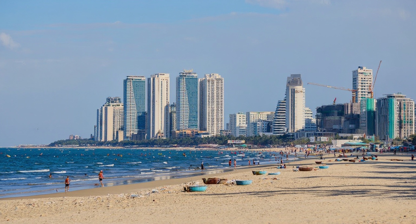 My Khe Beach, Da Nang — 20km of sand, best before 9 AM