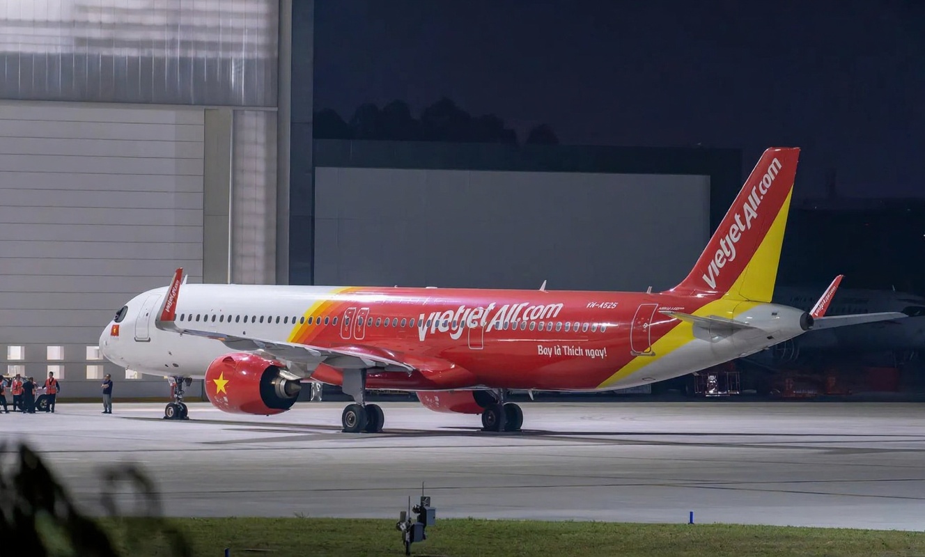 Vietnam Domestic Flights 2026: Which Airlines, How to Book, Real Costs