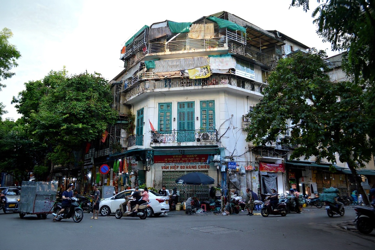 Hanoi traffic — everyone's riding, but not everyone's legal