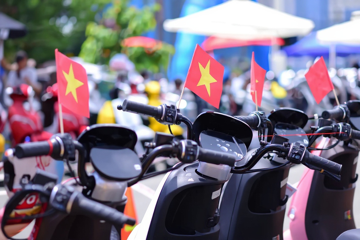 Motorbike rental shops are everywhere — prices vary significantly by bike type