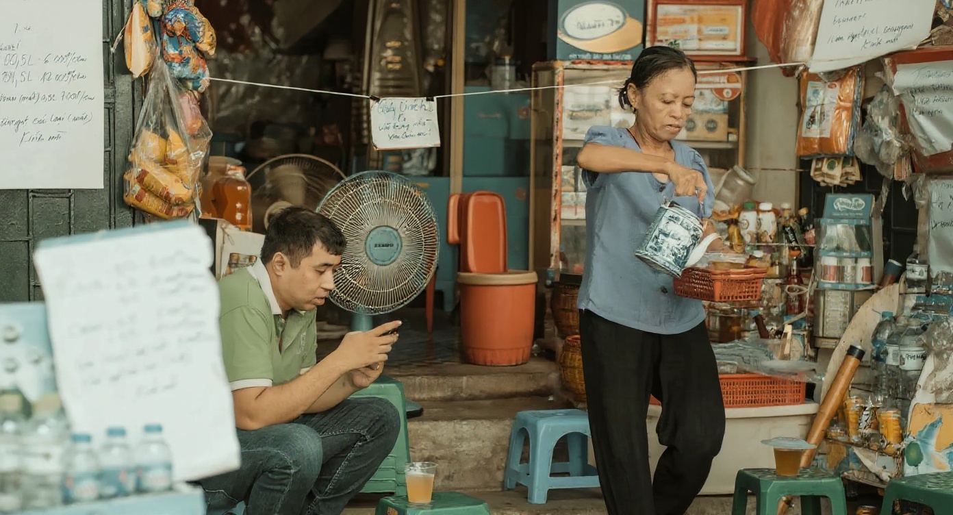 Đồng Xuân market — the largest market in Hanoi and an education in price reality