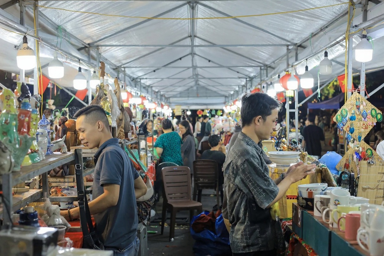 Hội An Night Market — one of the busiest bargaining arenas in central Vietnam