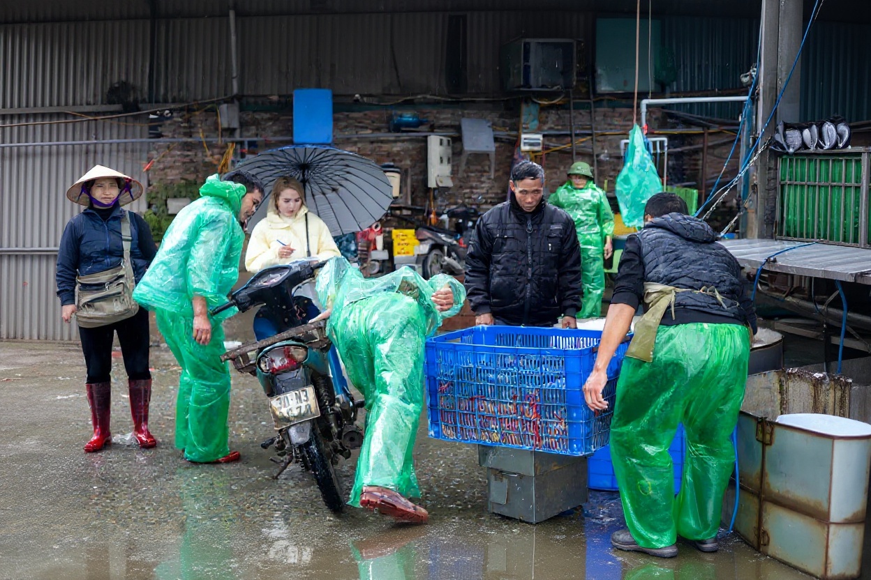 Hanoi used bike market — sellers know the price game as well as buyers do