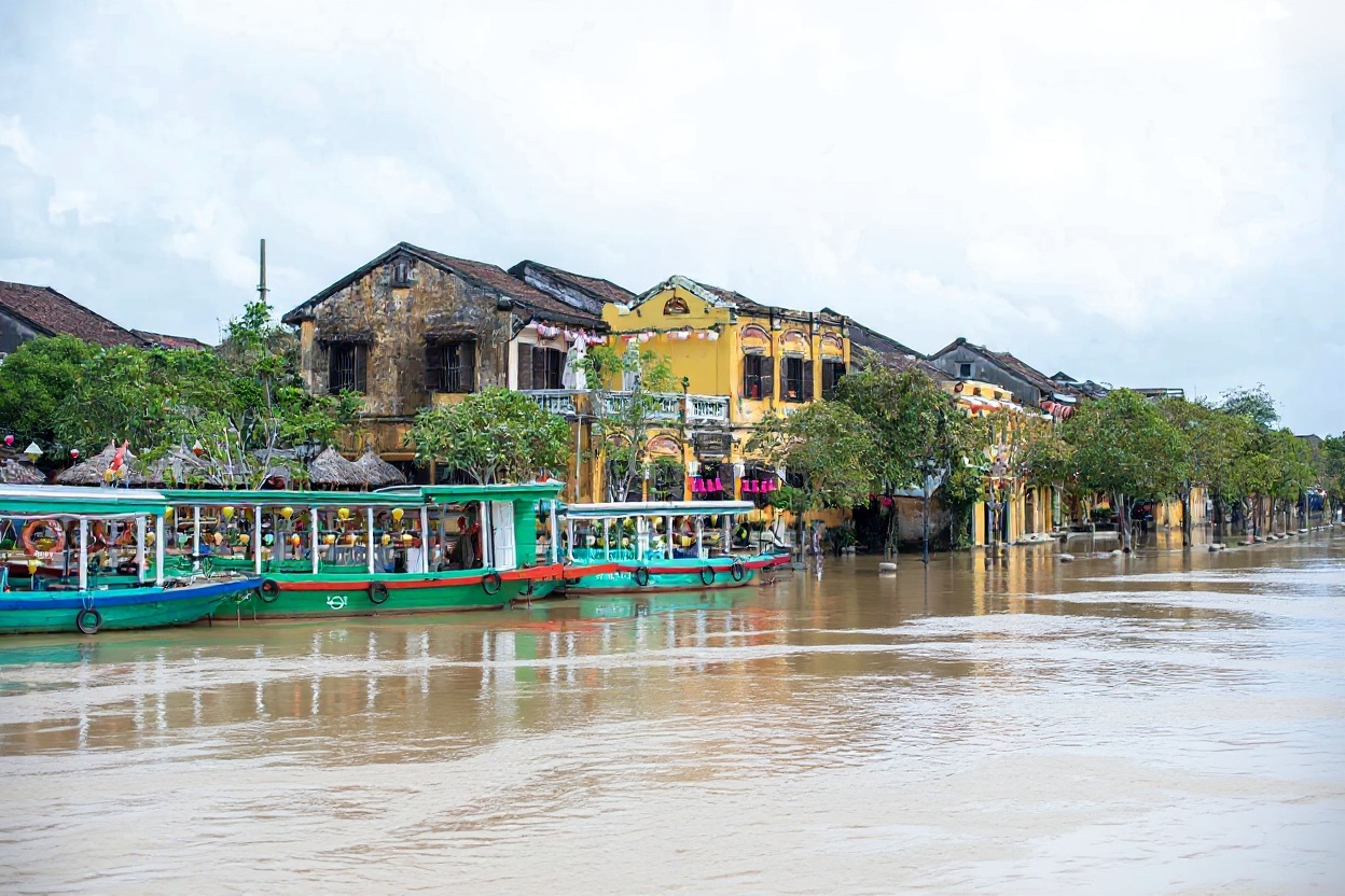 Hoi An flood season — the Ancient Town floods reliably every October–November