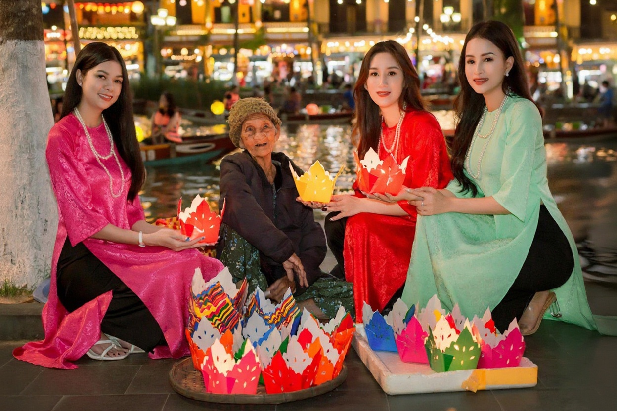 Hội An on the 15th day of the first lunar month — the Tết full moon lantern festival