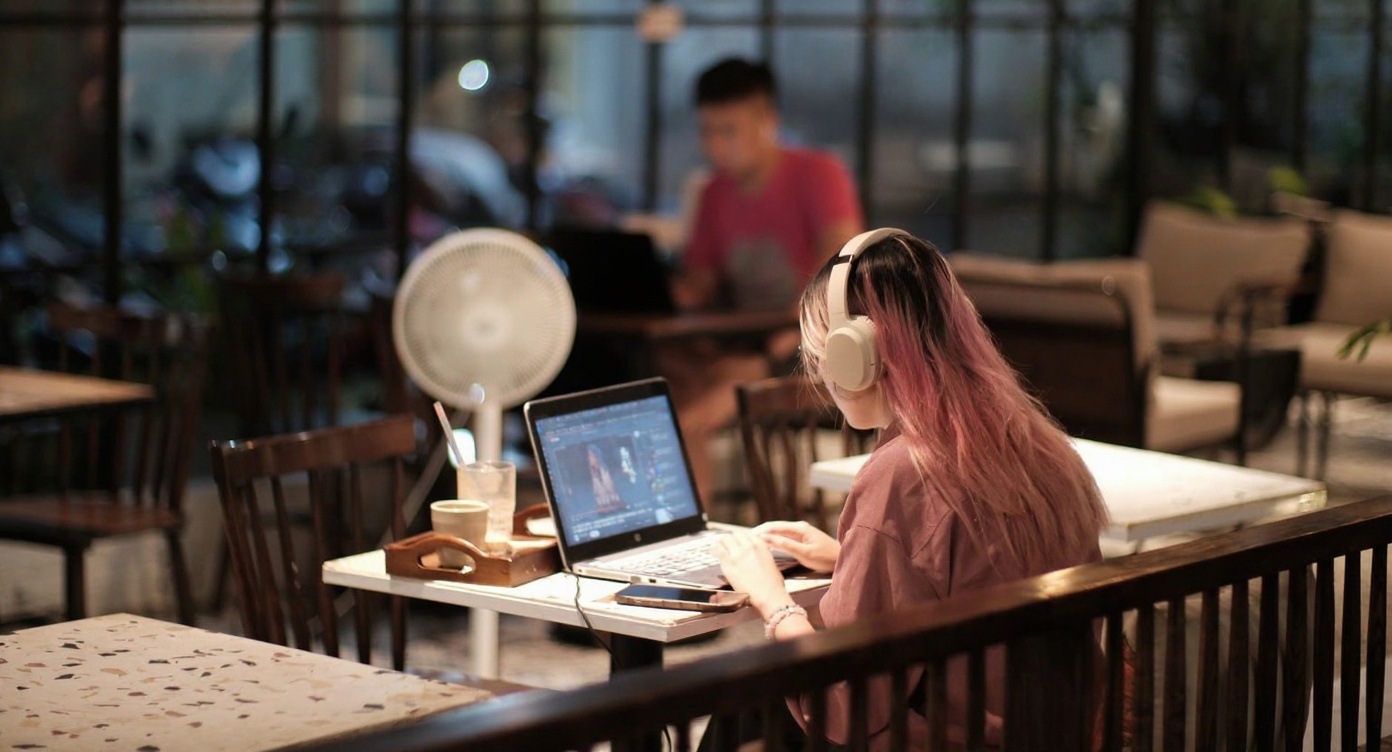 Hanoi working cafés — 50-100 Mbps and a ₫35,000 coffee is a normal Tuesday