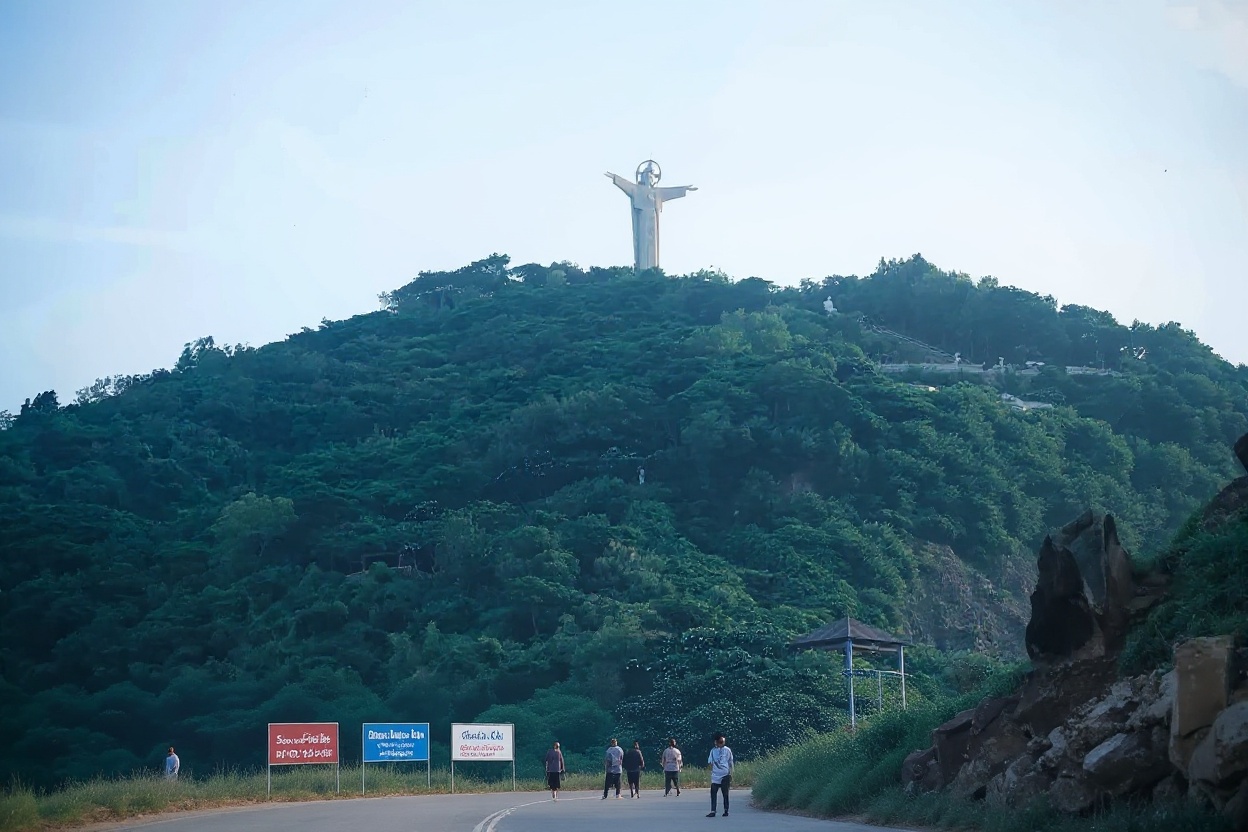 The Christ of Vũng Tàu — 800 steps up, views worth every one of them
